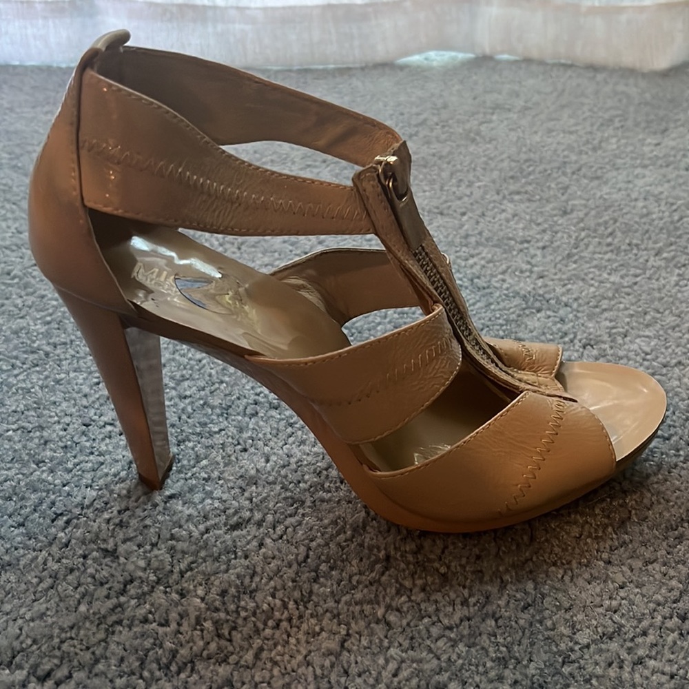 Michael Kors Vintage Tan Zip front high heels 7.5